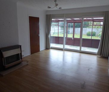 2 bedroom bungalow to rent - Photo 2