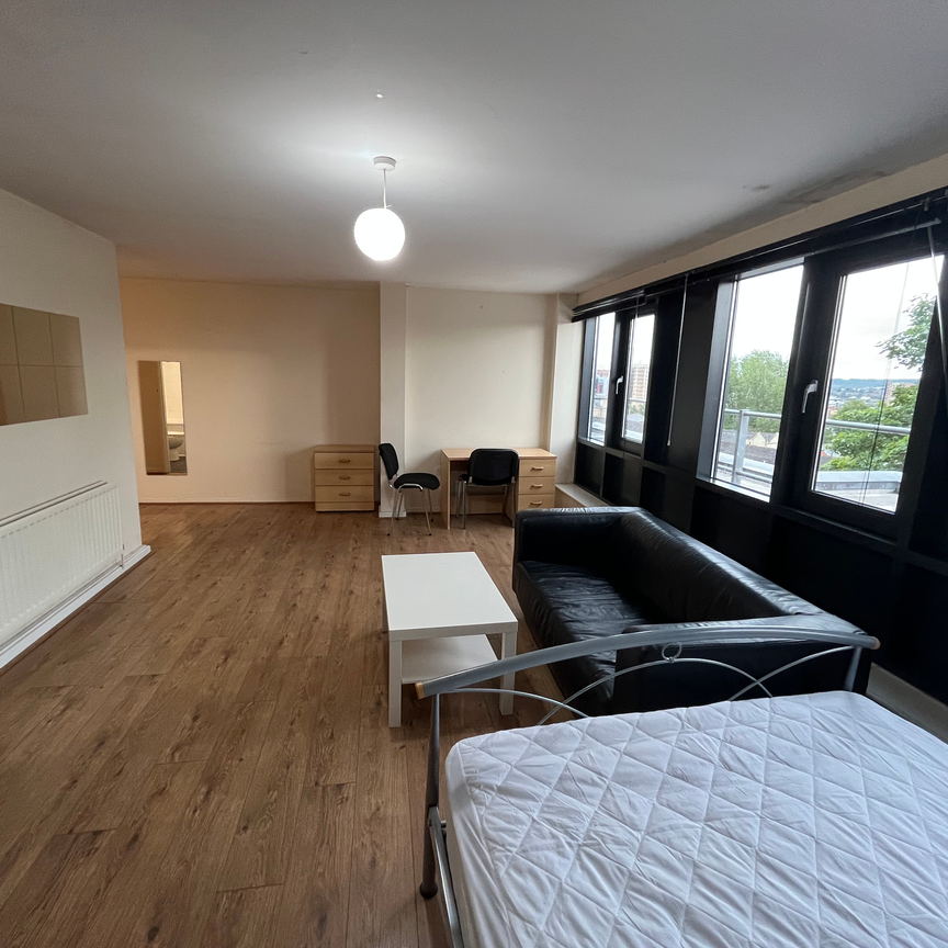 Flat 19D, Westmount, LS2 9NZ, Leeds - Photo 1