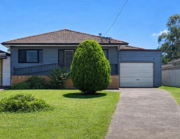 CHARMING 3-BEDROOM HOME WITH WATER VIEWS - Photo 1