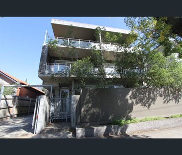 1/95 Spray Street, Elwood, Vic 3184 - Photo 2