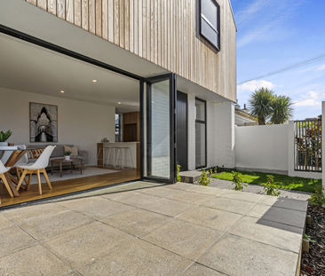 As New Executive 3-bedroom Townhouse in Merivale - Photo 2