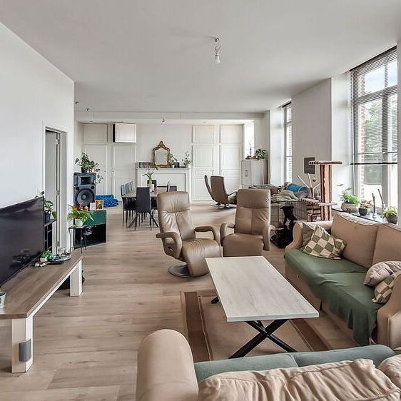 Lichtrijk en ruim appartement met 3 kamers in centrum Poperinge. - Foto 1