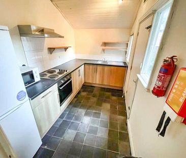 4 bedroom terraced house to rent - Photo 5