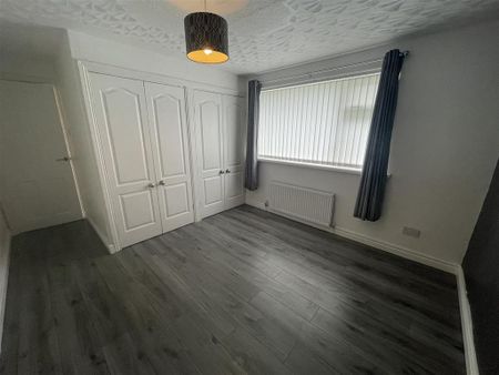 3 bedroom end of terrace house to rent - Photo 4