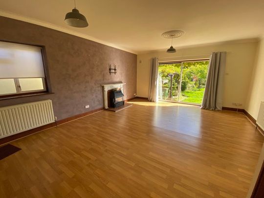 West Road, Hedge End, Southampton - Photo 1