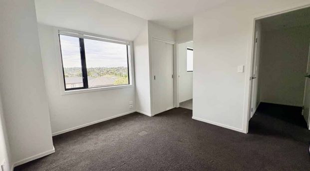 Three bedroom home with garage - Photo 1