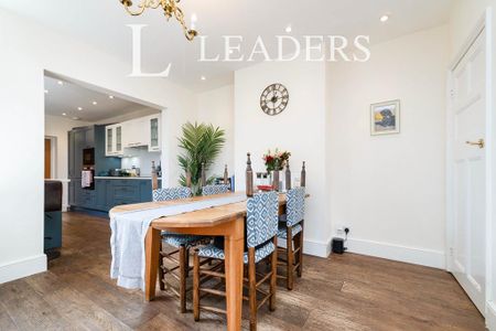 3 bedroom semi-detached house to rent - Photo 2