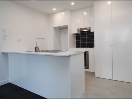 Lovely 2 bedroom unit - Photo 3