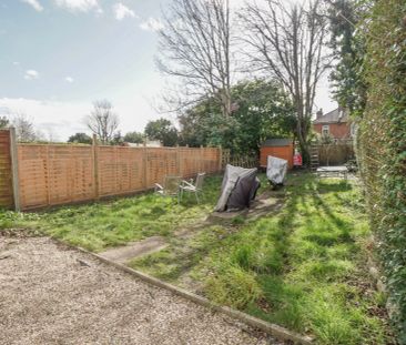 To Rent Acland Road, Charminster, Bournemouth, BH9 £2,250 pcm Tenan... - Photo 3