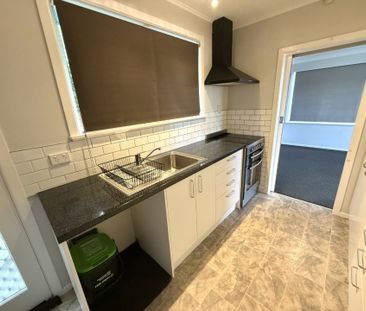 Sky Tower Views & Westgate Convenience � 3-Bedroom Massey Gem - Photo 3