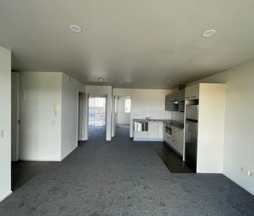 Modern Apartment in the Heart of Flat Bush - Photo 5