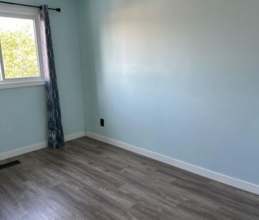 For Lease - 130 Sekura Crescent, Cambridge, Ontario - Photo 3