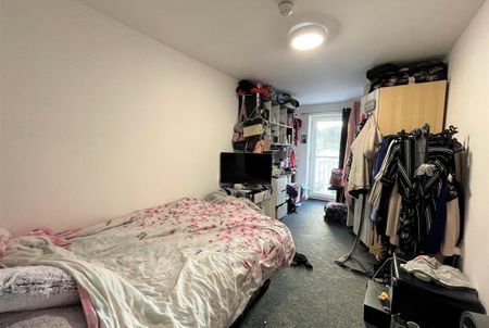 5 bedroom flat to rent - Photo 2