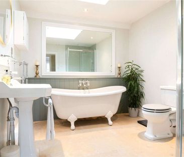Attractive detached five bedroom period family house with delightfu... - Photo 6