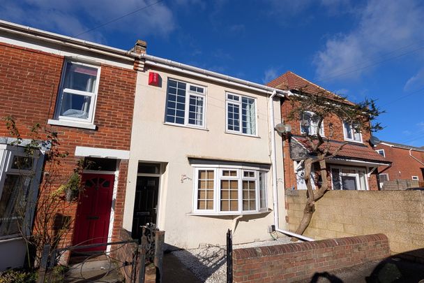 Dyer Road, SO15 - Photo 1