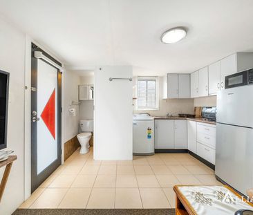 Fully Furnished 1 Bedroom Granny Flat Utilities Included - Photo 3