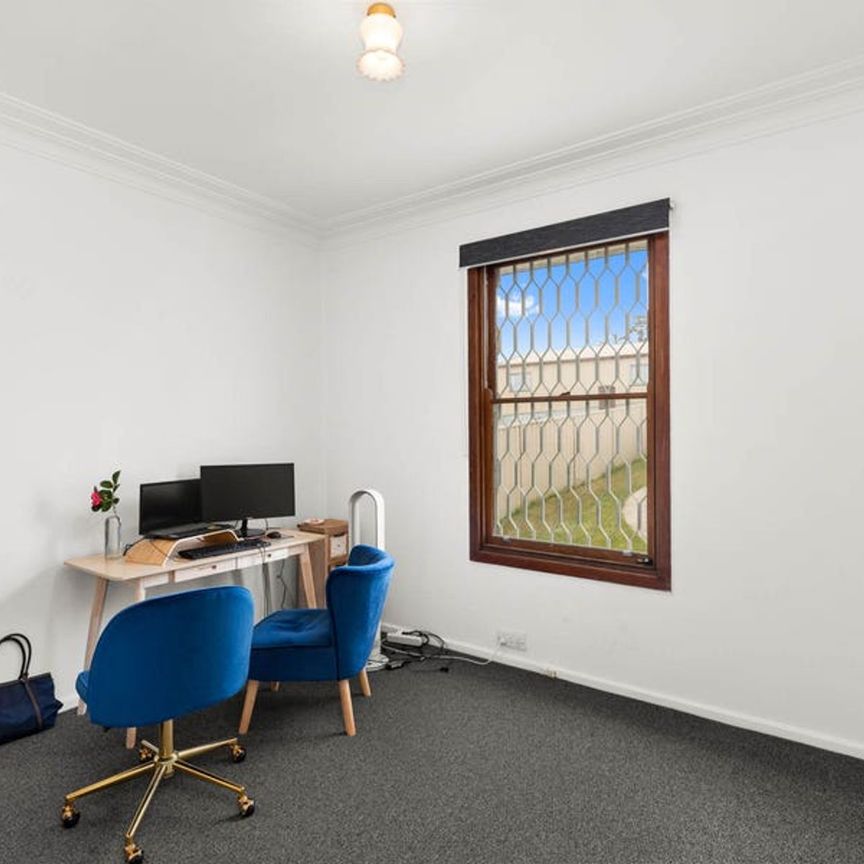 CONVENIENT LOCATION IN GLENDALE - Photo 1