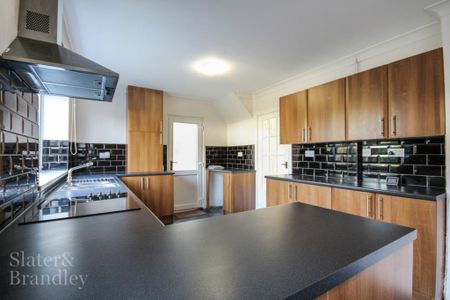 3 bedroom end of terrace house to rent - Photo 5