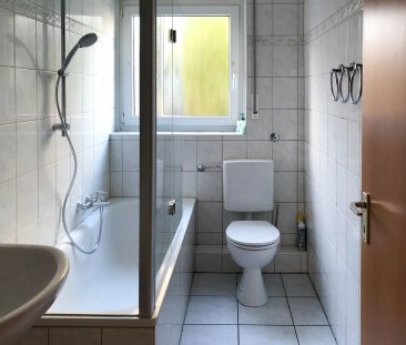 Gut geschnittene EG Wohnung mit Balkon und Garage - Photo 1