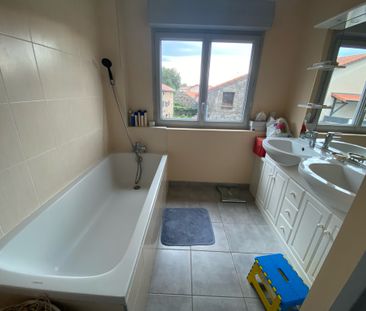 Montrodeix: maison de 100 m2 avec 3 chambres en location - Photo 2