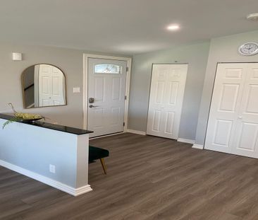 For Lease - 876 Antonio Street, Pickering, Ontario - Photo 2