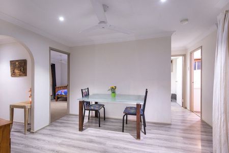 Family home in quiet street - Photo 3