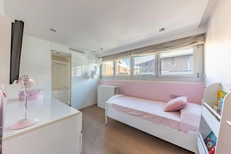 Barcelona, Catalonia - Photo 2