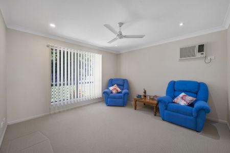 11 Strathburn Street, Mount Louisa - Photo 2
