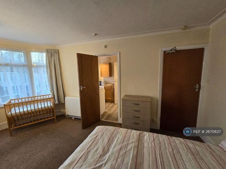 Studio to rent - Photo 5