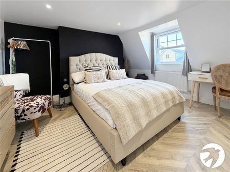 1 bedroom penthouse to rent - Photo 2