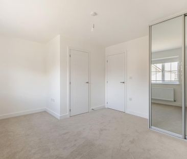 2 bedroom semi-detached house to rent - Photo 2
