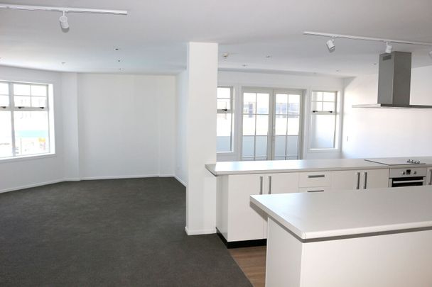 APARTMENT IN PETONE - Photo 1