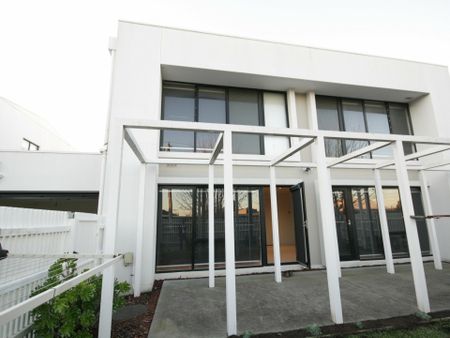 LUXURY LIVING - Photo 5
