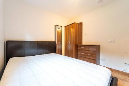 6 bedroom detached house to rent - Photo 3