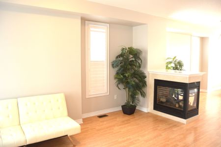 For Lease - 30 Paper Birch Drive, Markham, Ontario - Photo 4