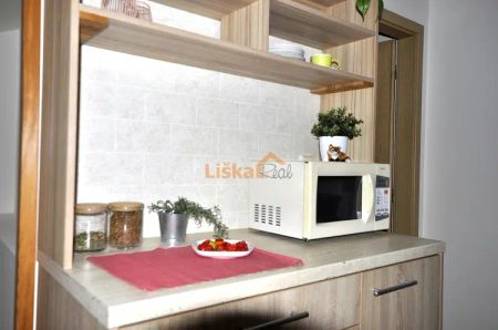 Pronájem podkrovního bytu 1+kk, 28 m - Fotografie 2