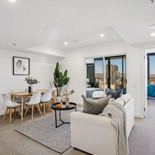 Modern Apartment in Great Location! - Photo 1