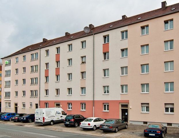 Renovierte, helle 3-Zimmer-Wohnung für Ihre kleine Familie - Photo 1