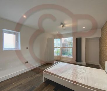3 bedroom flat to rent - Photo 4