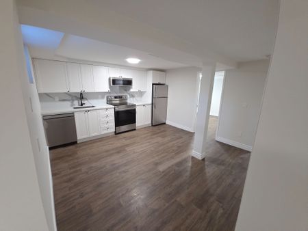 For Lease - 478 Winfield Terrace, Mississauga, Ontario - Photo 2