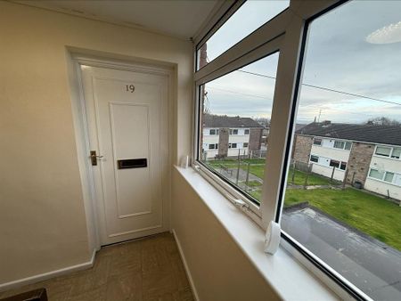 3 bedroom maisonette to rent - Photo 2