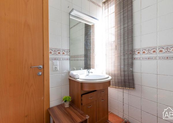Cozy apartment right by the Barceloneta beach