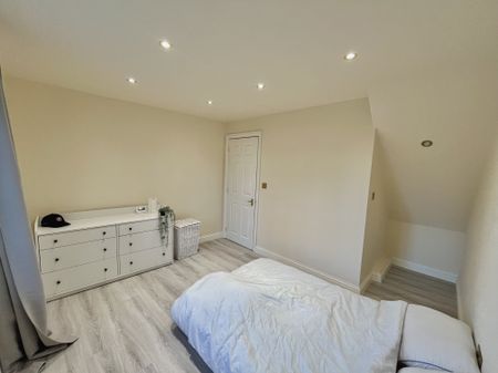 Market Place, March - Photo 4