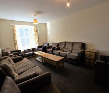 6 bedroom house to rent - Photo 1