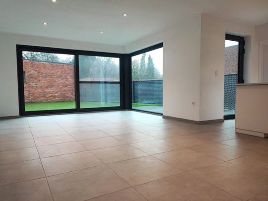 Leuk en modern gelijkvloers appartement met 3 slpks en tuin gelegen te Olmen centrum ! - Photo 1