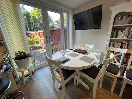 1 bedroom in a house share to rent - Photo 1