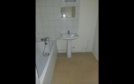 Location Appartement 4 pièces 101 m² Gisors - Photo 3