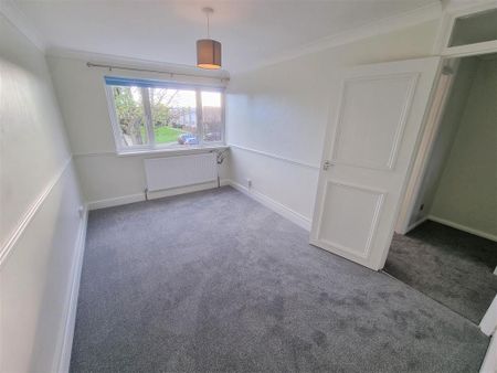 3 bedroom end of terrace house to rent - Photo 3