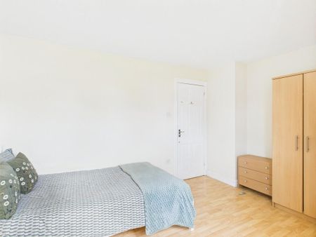 3 bedroom flat to rent - Photo 5