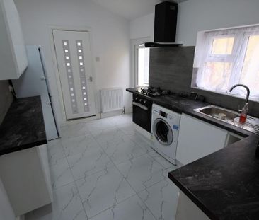 2 bedroom terraced house to rent - Photo 4